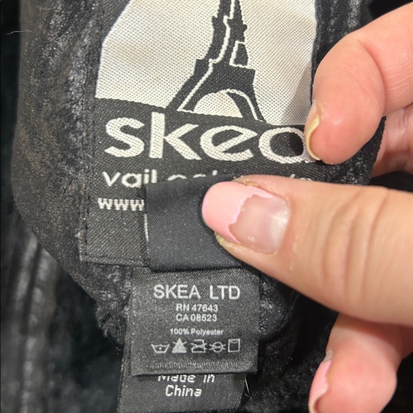 New Skea Vail Colorado Elegant Black Fur-Trimmed Women's Coat with great details - Picture 15 of 15